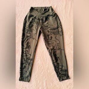 Gymshark Adapt leggings/joggers - olive green NWOT -size M